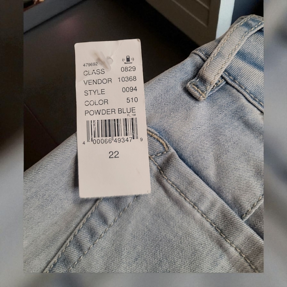 KENDALL & KYLIE - 22" Waist Women's Light Blue Denim Shorts - Picture 4 of 8